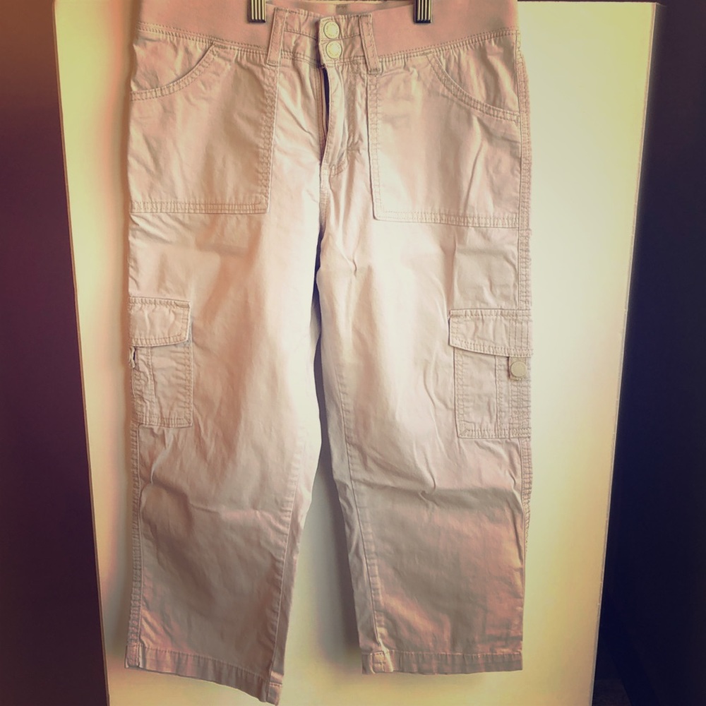 Lee Easy Fit Khaki Capris Size 6